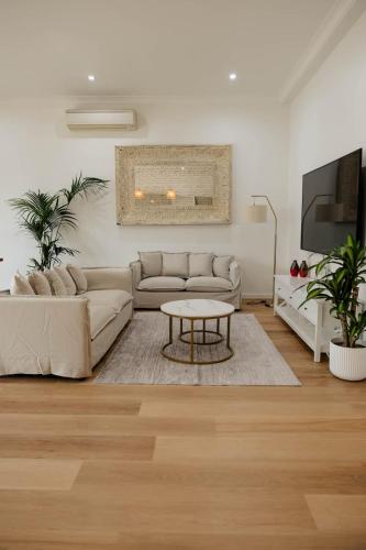 Vida Hamilton - 3 bed, 2 bath kids playground! – khách sạn tại Hamilton