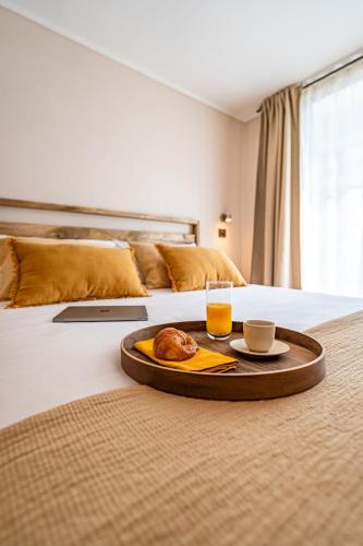 Gold Signature 02 by Nest Collection