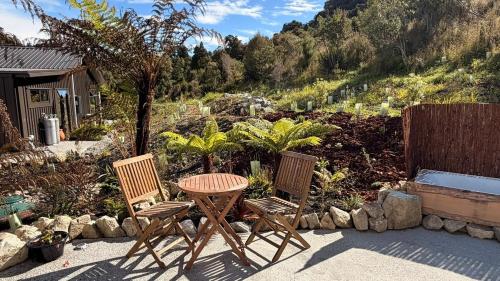 Tūhua Dry Retreat, Lake Kaniere, West Coast (Tuhua Dry Retreat, Lake Kaniere, West Coast) in Kokatahi
