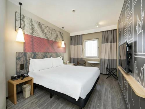 Ibis Shanghai  Lianyang in Lujiazui and New Int'l Expo Center Pudong