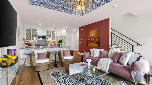 Létesítmények, Girls Night Out by AvantStay in Városközponthoz közel
