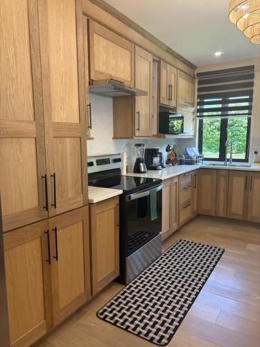 Kitchen, Private Pool Villa in Gated Samaan Grove Near Beaches in Bon Accord Village