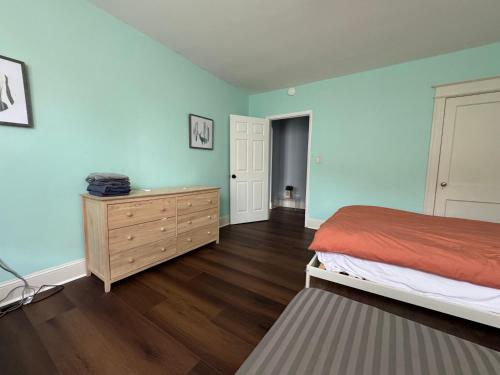 Cozy Updated 4BR Apartment in DC in Washington, USA