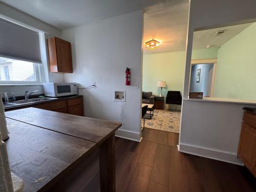 Cozy Updated 4BR Apartment in DC in Washington, USA