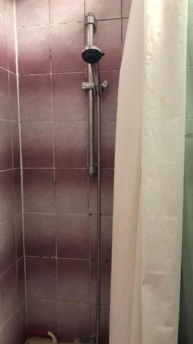 Small Private room only for sleep 8 pm-11am in Bobigny