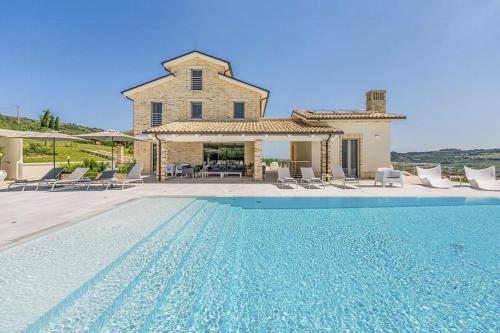 A szálláshely kívülről, Luxury Villa With Pool In Aso Valley in Monterubbiano