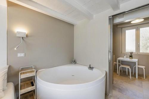 A szálláshely kívülről, Luxury Villa With Pool In Aso Valley in Monterubbiano