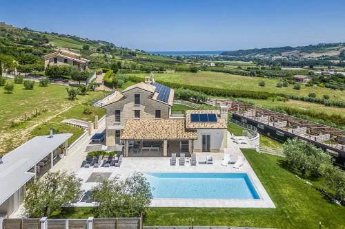 A szálláshely kívülről, Luxury Villa With Pool In Aso Valley in Monterubbiano