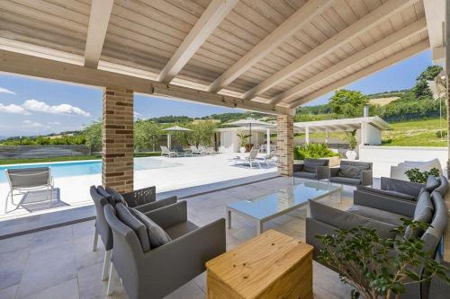 A szálláshely kívülről, Luxury Villa With Pool In Aso Valley in Monterubbiano