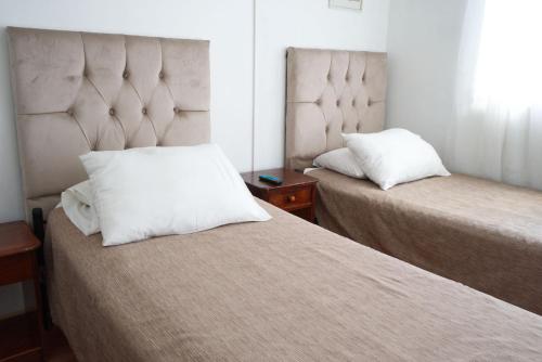1 queen bed, 1 twin bed