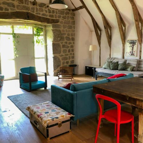 נוף חוץ, Family House With Pool On The Aubrac in Laguiole