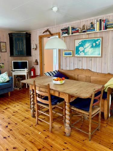 Viesnīcas āriene, Generational Cabin From 1946 In Lyngør in Gjeving