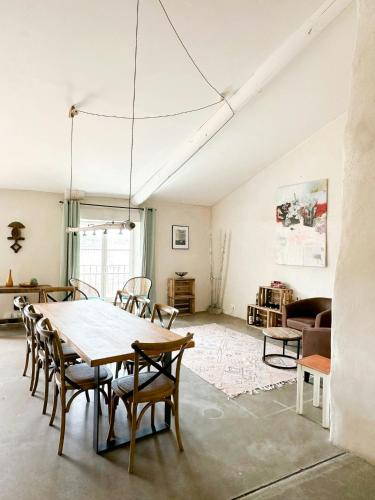 Buitenkant, Tower Apartment With Mountain Views In Sablet in Beaumes De Venise