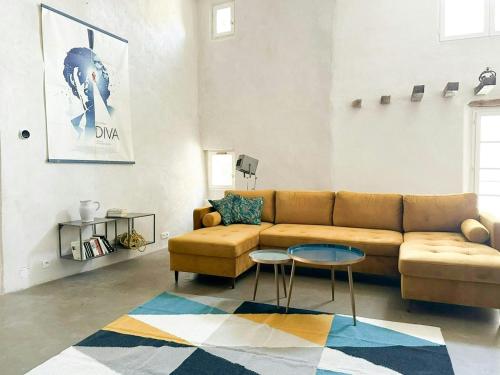 Buitenkant, Tower Apartment With Mountain Views In Sablet in Beaumes De Venise