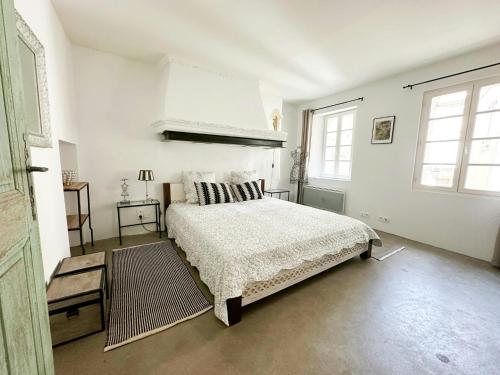 Buitenkant, Tower Apartment With Mountain Views In Sablet in Beaumes De Venise