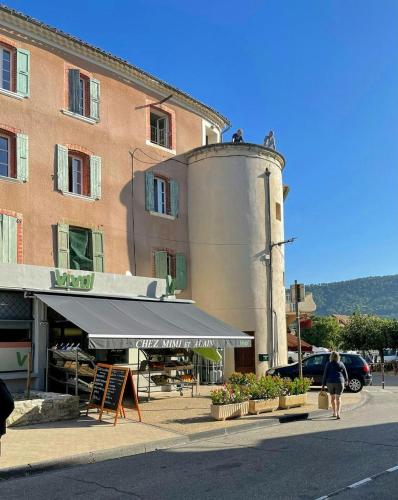 Buitenkant, Tower Apartment With Mountain Views In Sablet in Beaumes De Venise
