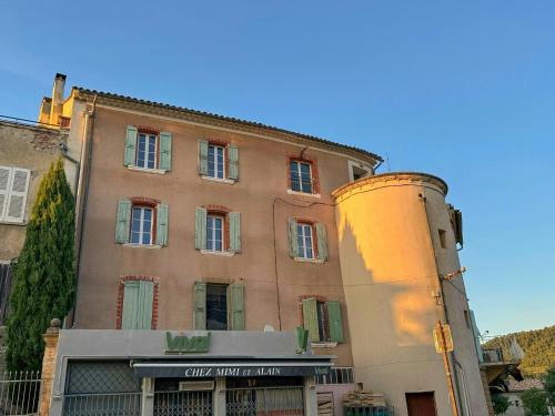 Buitenkant, Tower Apartment With Mountain Views In Sablet in Beaumes De Venise