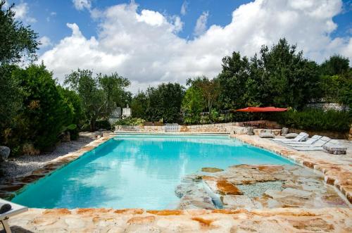 Historic Apulian Residence With A Stone Pool