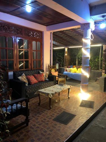 Thisal Guest House
