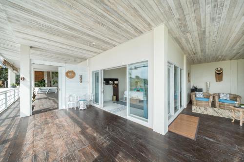 Nusa View - Oceanfront Rentals Room Type - Double Room with Balcony and Sea View