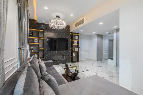 Spacious 2 BDR apartment in Downtown Dubai I 29 Blvd - image 7