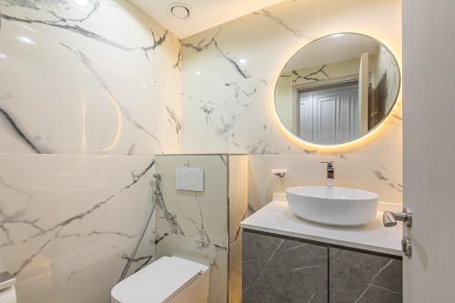 Spacious 2 BDR apartment in Downtown Dubai I 29 Blvd - image 10