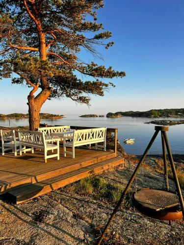 Зовнішній вигляд готелю, Cabin With Private Beach By Viksfjord in Ларвік