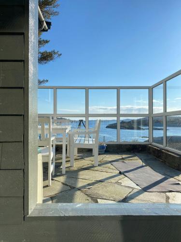 Зовнішній вигляд готелю, Cabin With Private Beach By Viksfjord in Ларвік