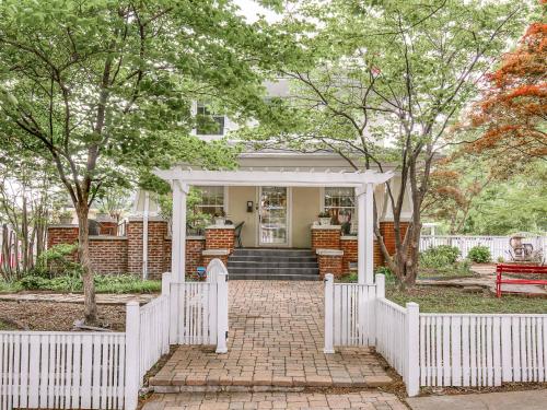 Stylish 4BR Home in Tulsa in 伊斯頓高地