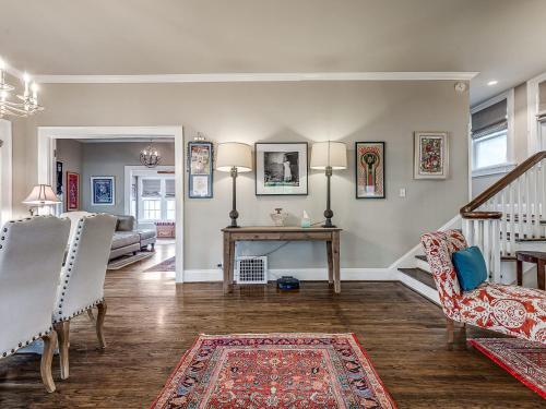Stylish 4BR Home in Tulsa in 伊斯頓高地