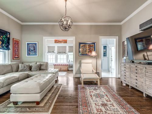 Stylish 4BR Home in Tulsa in 伊斯頓高地