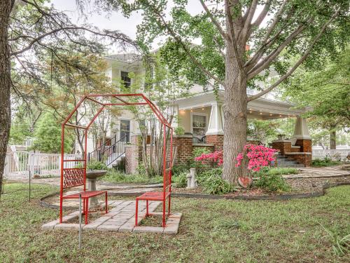 Stylish 4BR Home in Tulsa in 伊斯頓高地