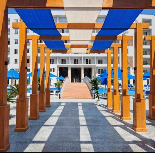 Golden Taiba RESORT - Tap to explore photos
