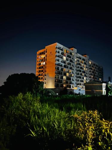 Sunset Stays near UN & Village Market in รูอากา