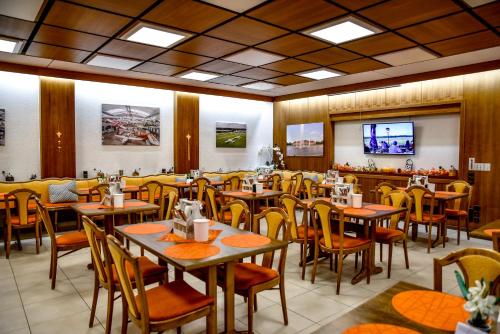餐飲服務, 藍鯉魚酒店 (Hotel Blauer Karpfen) in 上施萊斯海姆
