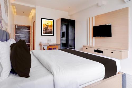 Super Townhouse Oak Dharwad New Bus Terminal Formerly Hotel Aditya Inn photo 2