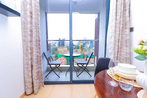 Chic 1BR in Marina Bay Westlands with rooftop pool annd gym - image 5