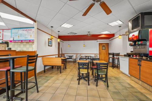 Comfort Inn Oceanside Deerfield Beach - image 33