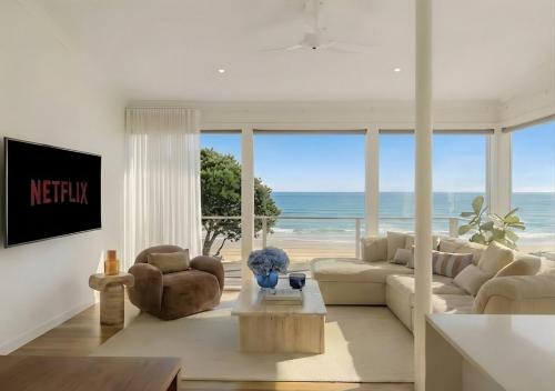 Henley Beachfront Home + Sauna, 200m From Square! – khách sạn tại Bãi biển Henley