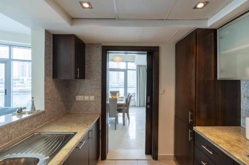 Spacious - Stylish - Scenic Marina View - image 13