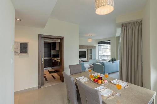 Spacious - Stylish - Scenic Marina View - image 5