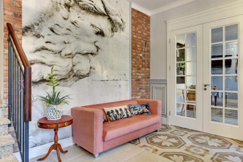 730 Art House - image 5