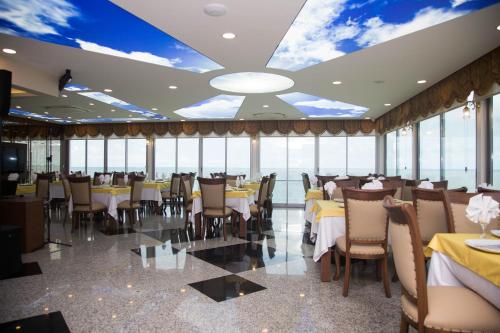 Nana Hotel in هوبا