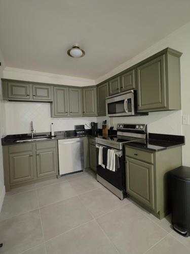 East Atlanta Retreat Close to Downtown & EAV in Kirkwood