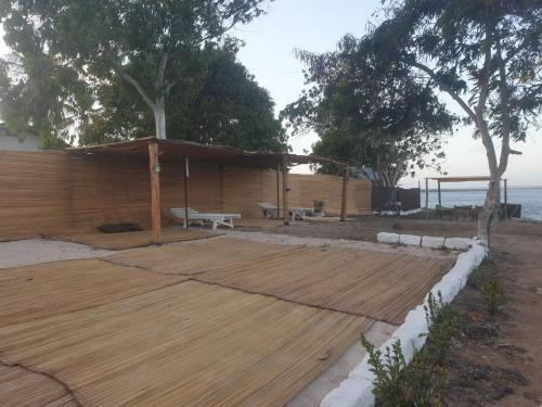 Newdarling beach hotel in Uyombo