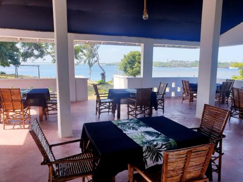 Newdarling beach hotel in Uyombo