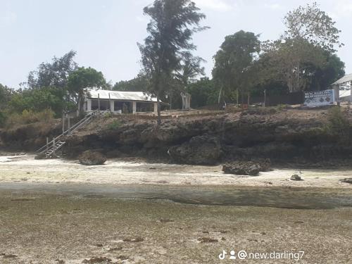 Newdarling beach hotel in Uyombo