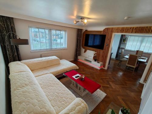 Exterior view of Lovely 2 Bedroom Modern Ground Floor Flat