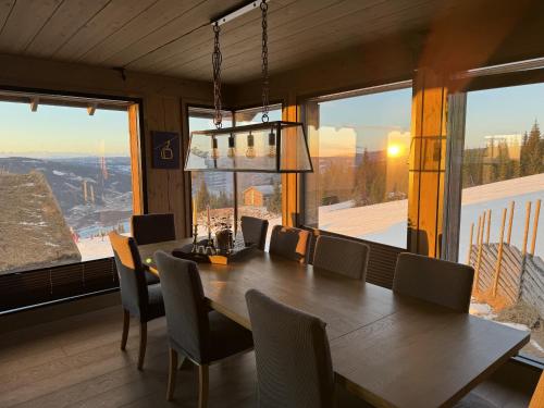 נוף, Beautiful Ski-in Ski-out Cabin at the top of the mountain in Hafjell in Oyer