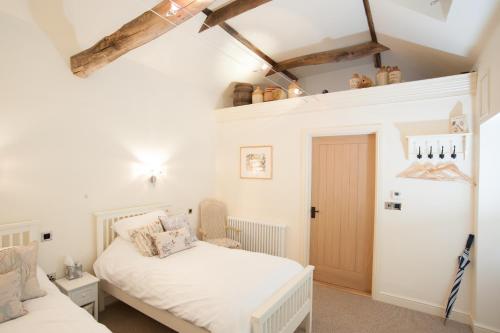 2 twin beds